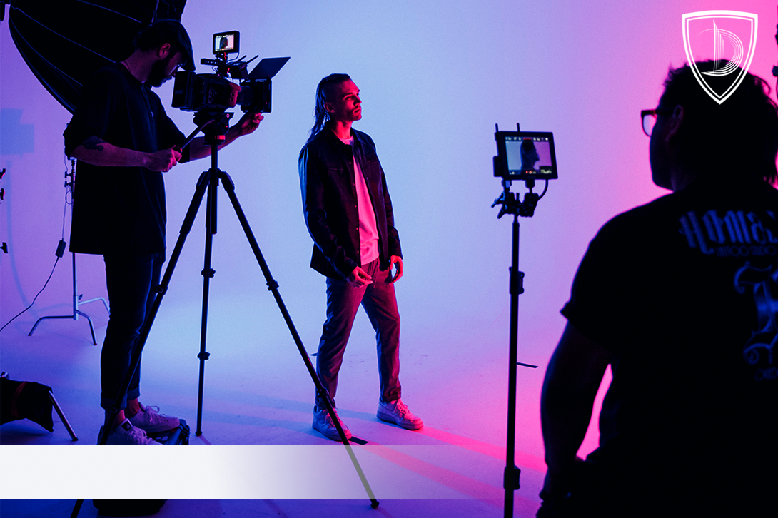 Peculiarities of using other people's images in public space